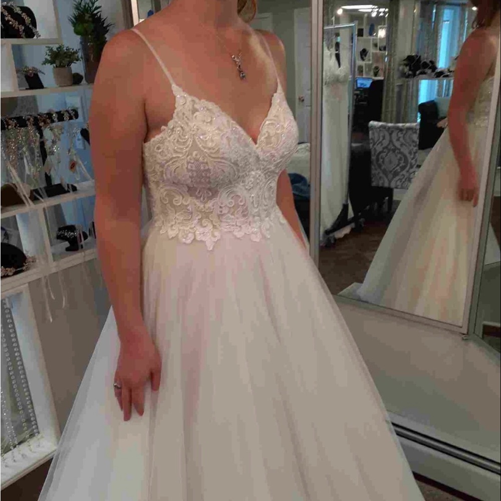 Stella York ivory/moscato size 12 never used never altered wedding dress